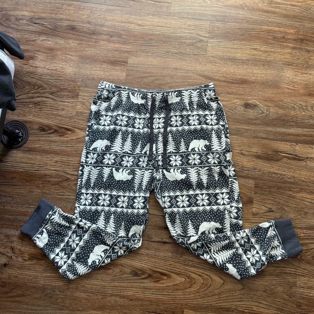 Old Navy Christmas Jogger Pajamas – Size Large🎄